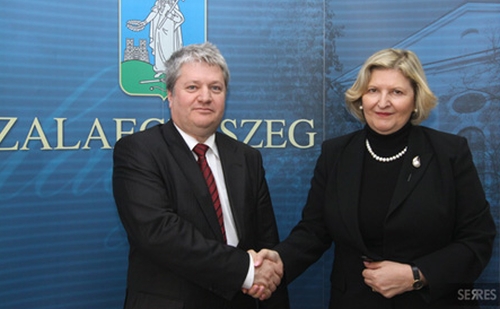 Gyutai Csaba polgármester és Darja Bavdaz-Kuret, Szlovénia magyarországi nagykövete egyaránt pozitívként értékelte Zalaegerszeg és Szlovénia kapcsolatát.