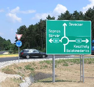 Körforgalmi csomópont épült Sümegnél