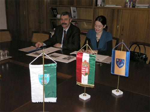  Tamás Sándor elnök és a nemzetközi kapcsolatokért felelős Pásztor Csilla 