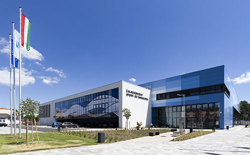 Átadták Zalaegerszeg új uszodakomplexumát